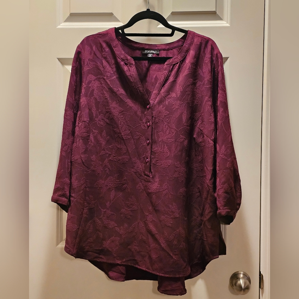 Womens top Roz & Ali